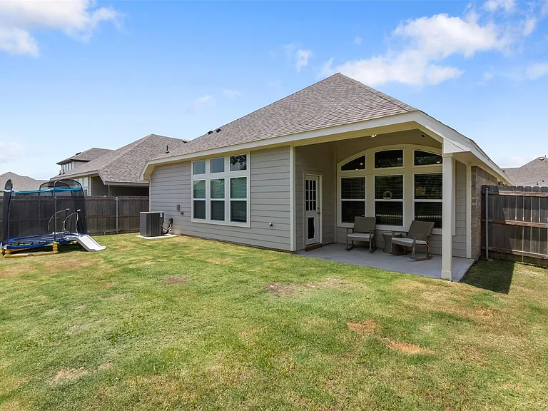 1262 Gainesville Dr — Photo 32