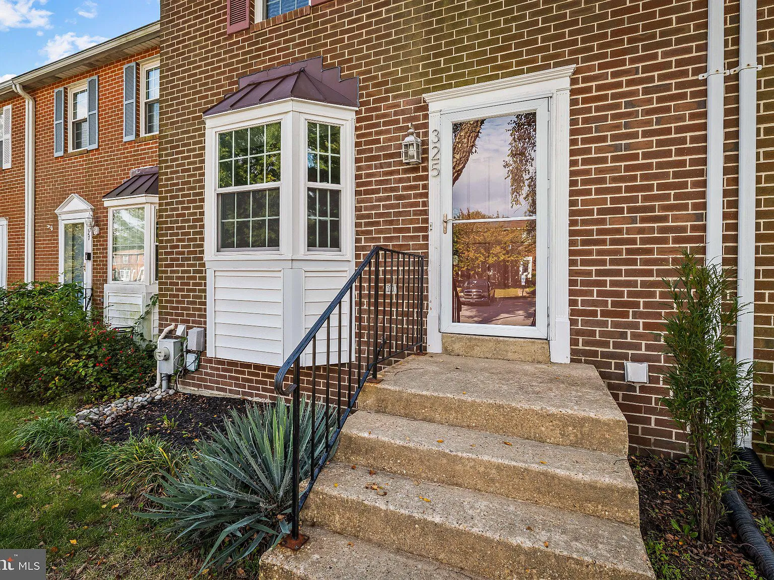 4 bed, 1.5 bath, 1725 sqft, $2,550 — Photo 2