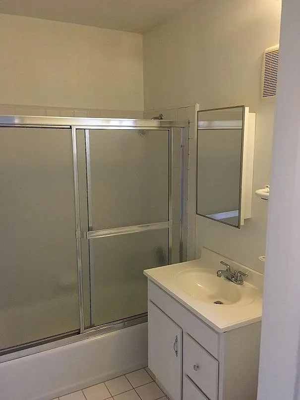 1 bed, 450 sqft, $2,050 — Photo 4