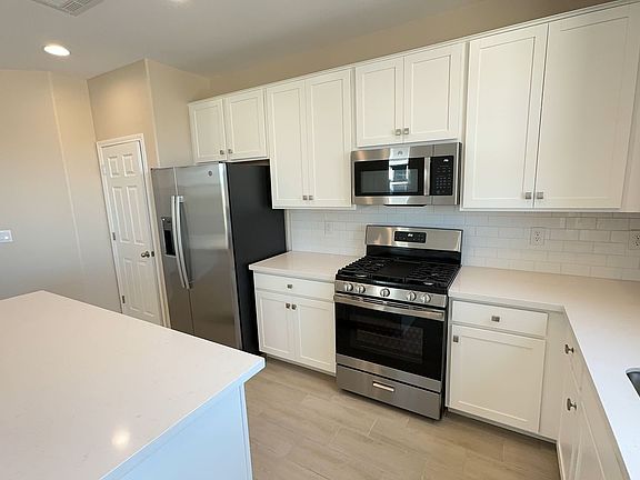 3rd image of 3858 Painted Lady Ave