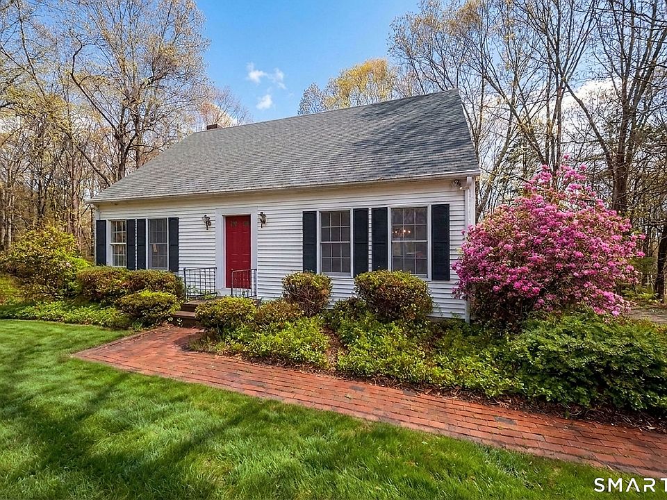 1st image of 526 Horse Pond Road