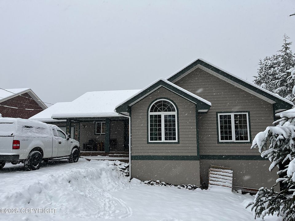 1st image of 704 Unimak St