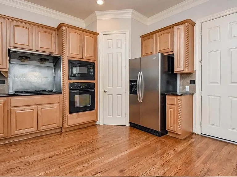 3206 Holly Crossing Dr — Photo 15