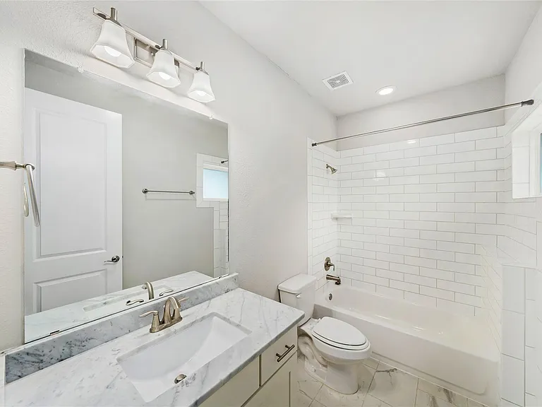 420 W 28th St #D — Photo 29