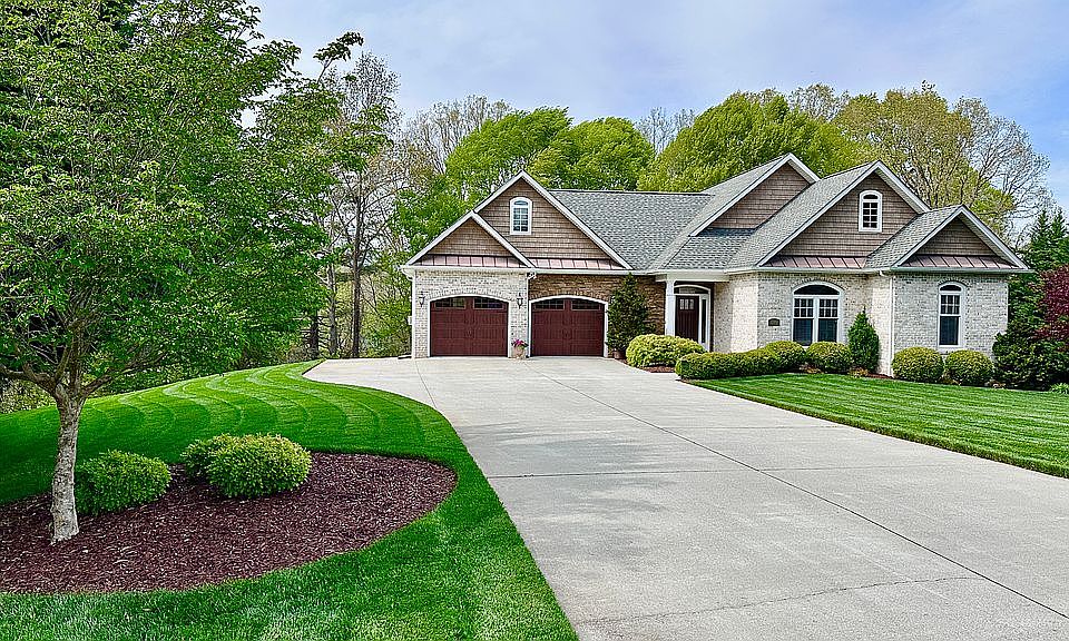 1st image of 286 Fox Briar Ln