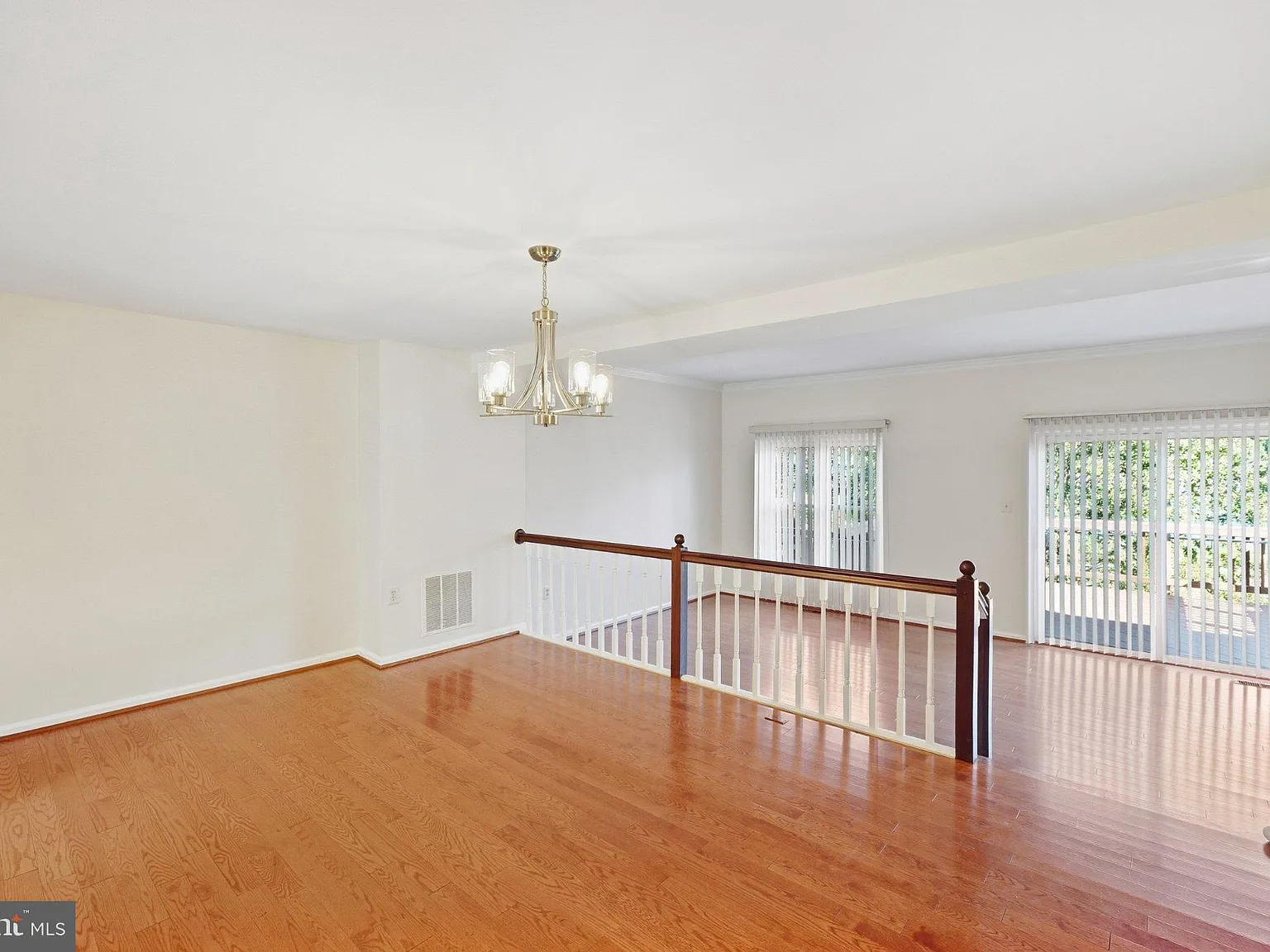 3 bed, 3.5 bath, 1822 sqft, $3,200 — Photo 3