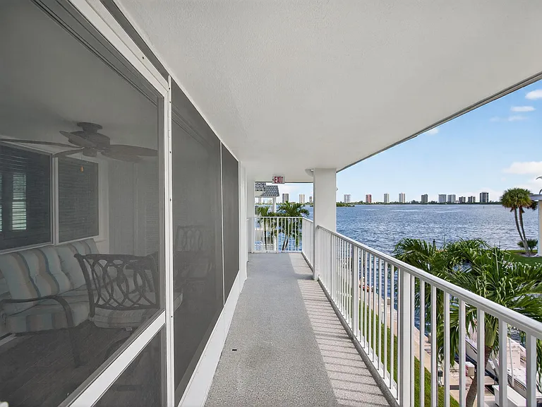 110 Shore Ct #301 — Photo 4