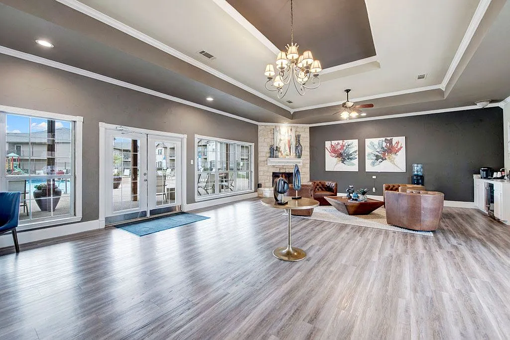 Riviera Apartments — Photo 4