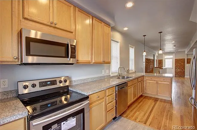 3039 Welton St — Photo 4