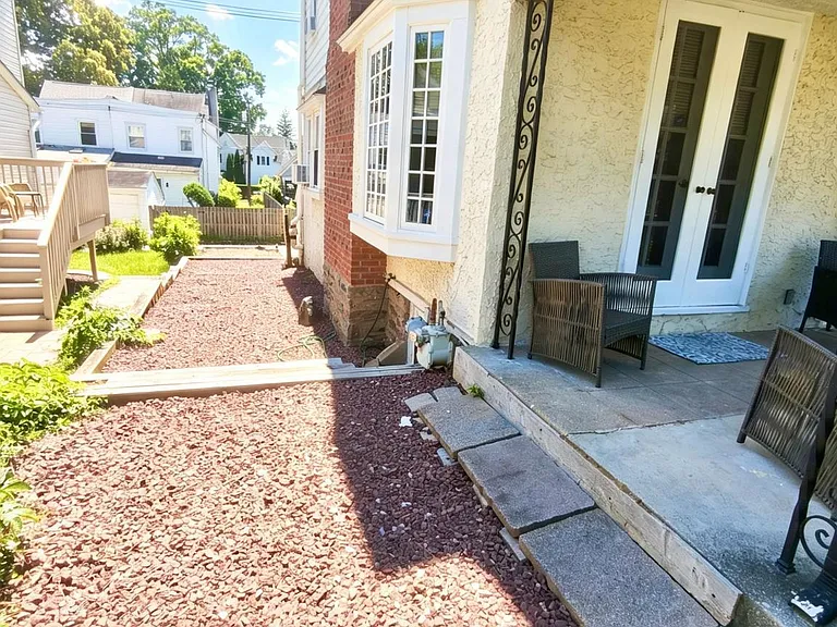 222 Rock Glen Rd — Photo 5
