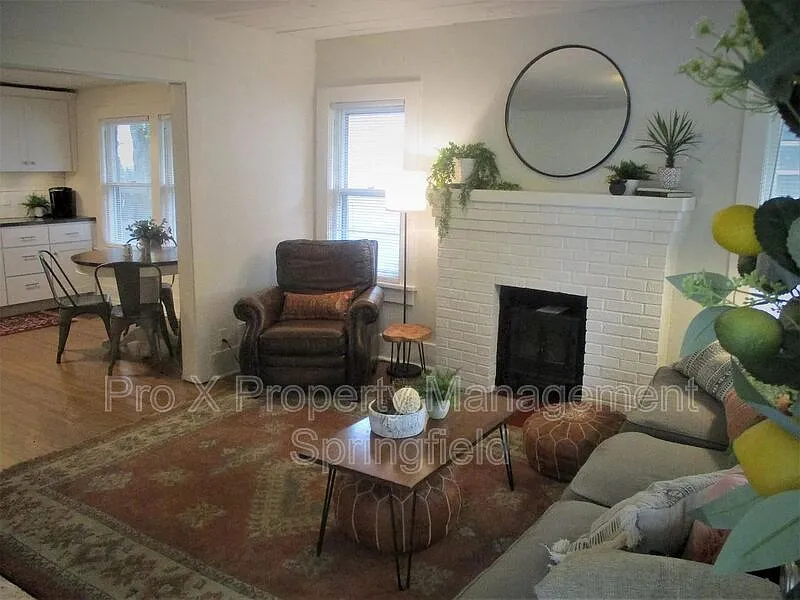 2 bed, 1.0 bath, 1200 sqft, $1,450 — Photo 3
