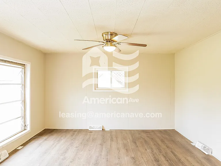 30145_003_living_room_13664617.jpg