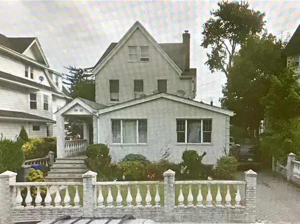 8923 Lefferts Blvd, Richmond Hill, NY 11418