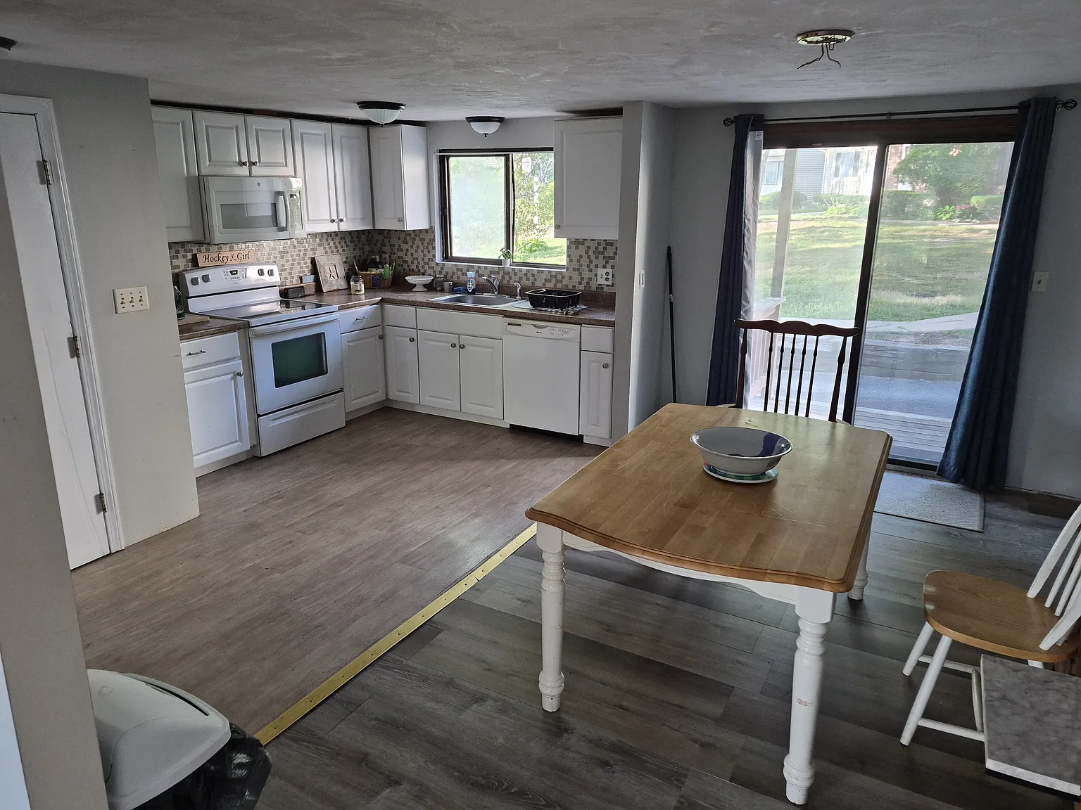 2 bed, 1.5 bath, 1116 sqft, $2,399 — Photo 2
