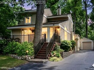 580 Elkinford Dr, White Lake, MI