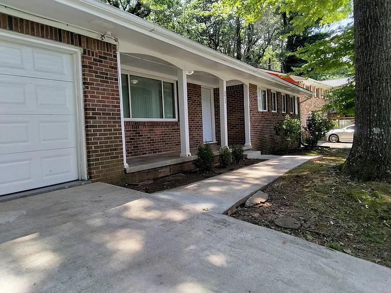2635 Williamsburg Dr — Photo 11