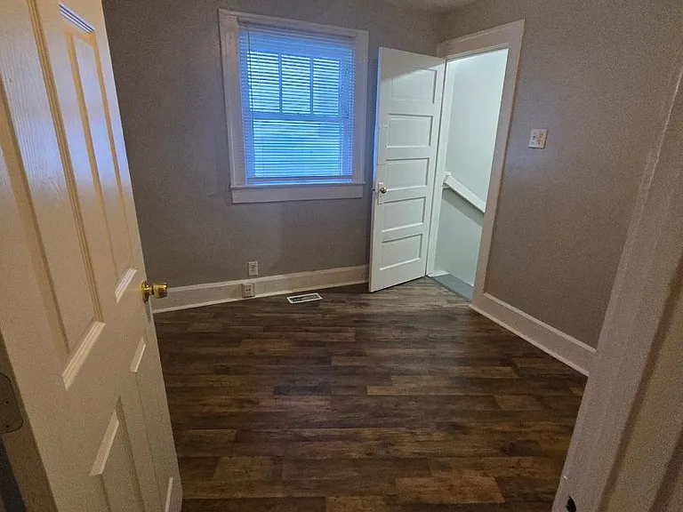 35 N Bradley Ave — Photo 11