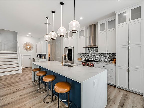 3rd image of 224 Round Rd