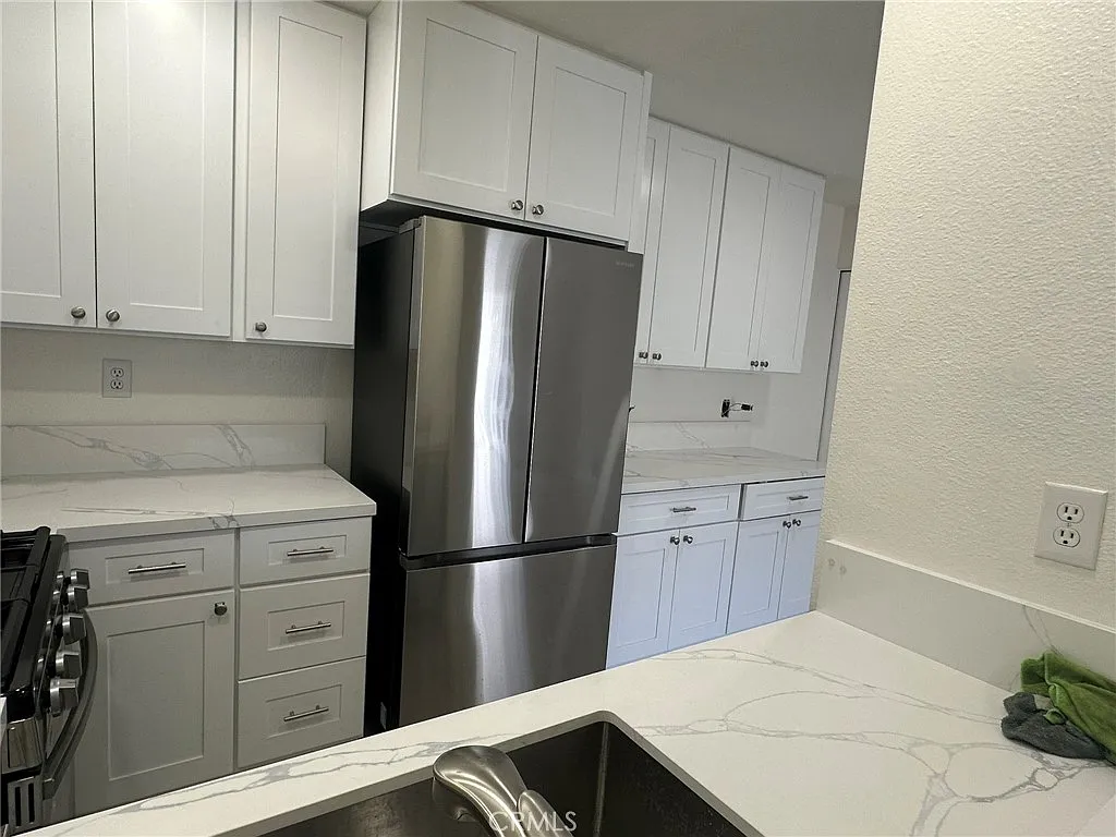 2 bed, 737 sqft, $2,700 — Photo 4