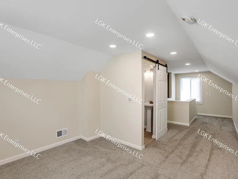 23808 Harding Ave — Photo 8
