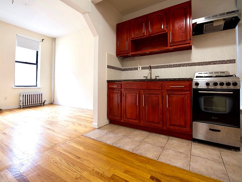 2nd image of 160 Allen St #5A