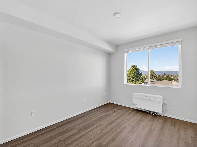 Dry Creek Crossing Apartments — Photo 17