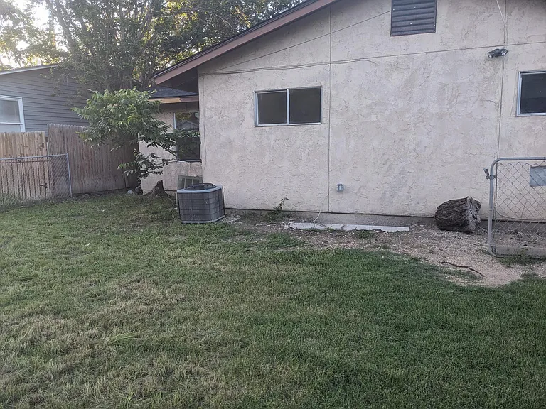 1731 Sacramento — Photo 16