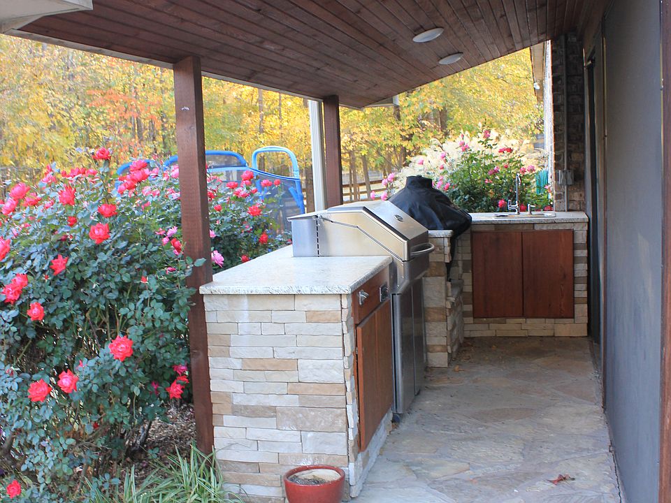 Outdoor Kitchen 