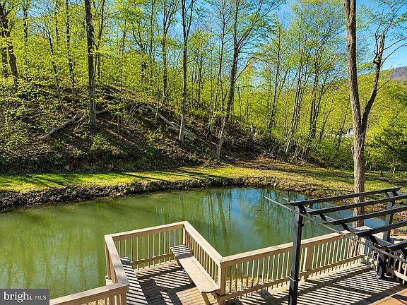 3rd image of 401 Toms Rd