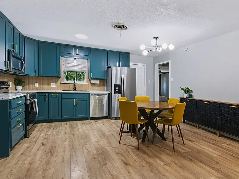 8005 Lazy Lane Rd — Photo 8