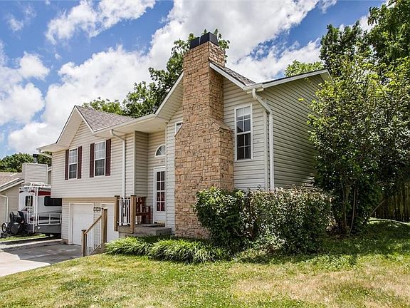 3rd image of 15801 E 3rd Terrace Ct S