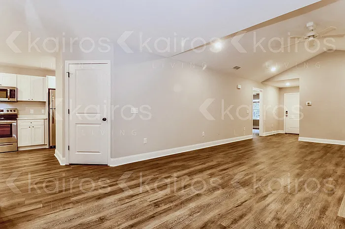 155 Cottage Grove Rd — Photo 3