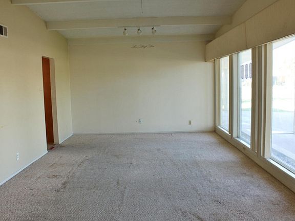 5th image of 2111 W Meadow Dr