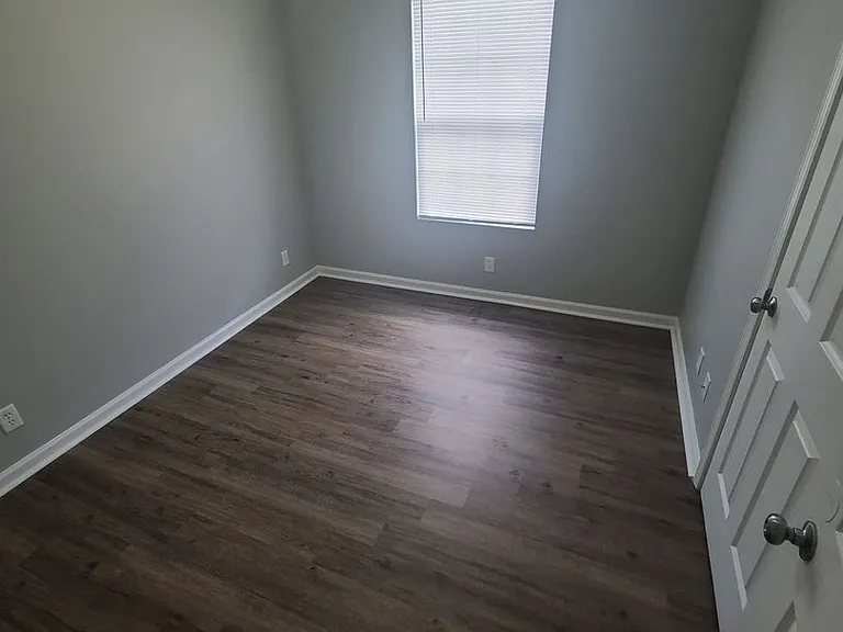 529 Railroad St — Photo 8