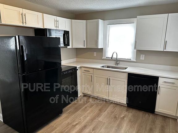 5th image of 208 S Lexington Dr