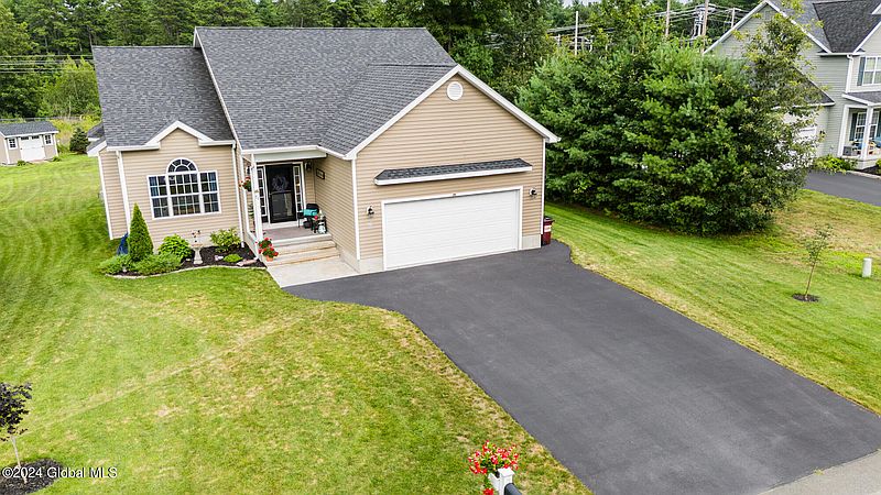 3rd image of 71 Richmond Hill Drive