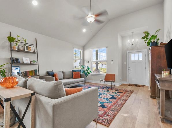 211 Pinnacle Ln, Kyle, TX 78640