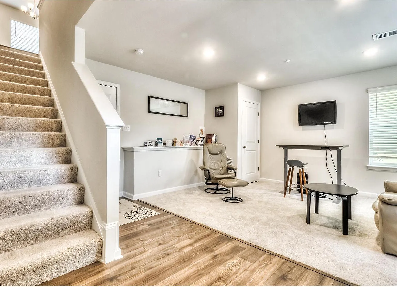 3 bed, 2.5 bath, 1800 sqft, $3,000 — Photo 2