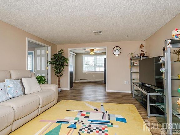 3rd image of 217 Mayflower Way #O