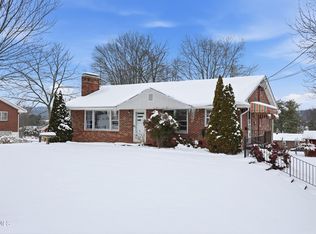 604 Ridgeview Dr, Johnson City, TN 37604