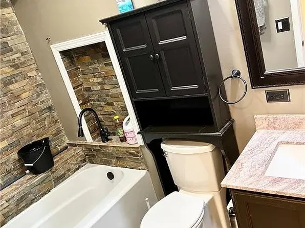 1304 Cedarwood Dr APT C3, Westlake, OH 44145