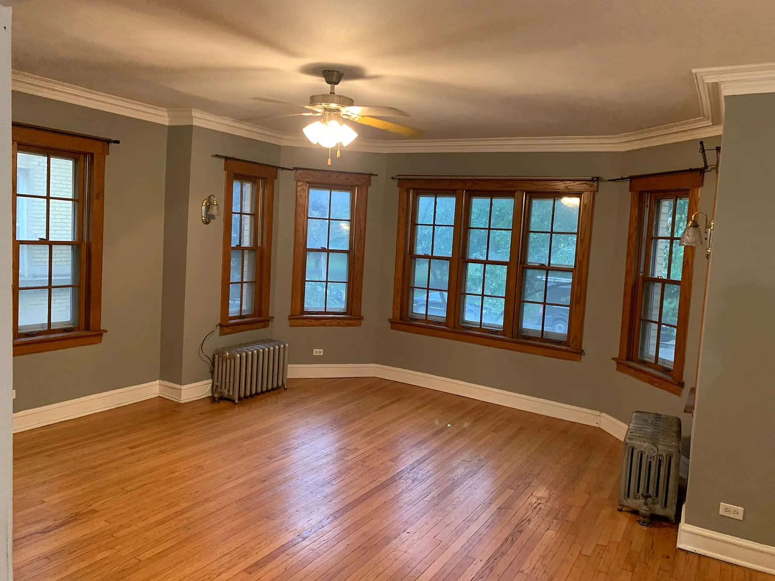 3028 W Palmer Blvd — Photo 4