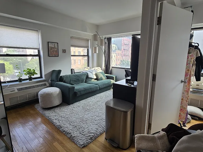 351 E 13th St #4 — Photo 1