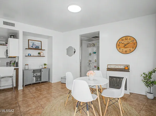 2469 N Silver Mosaic Dr, Tucson, AZ 85745