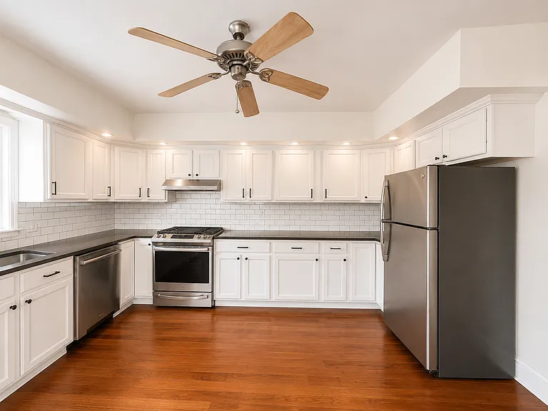 605 Naomi St — Photo 4