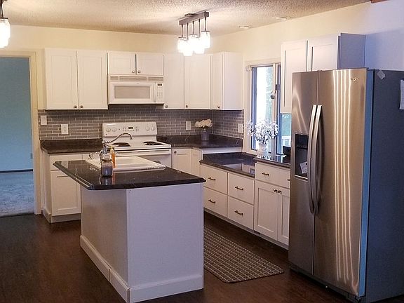Large updated kitchen 