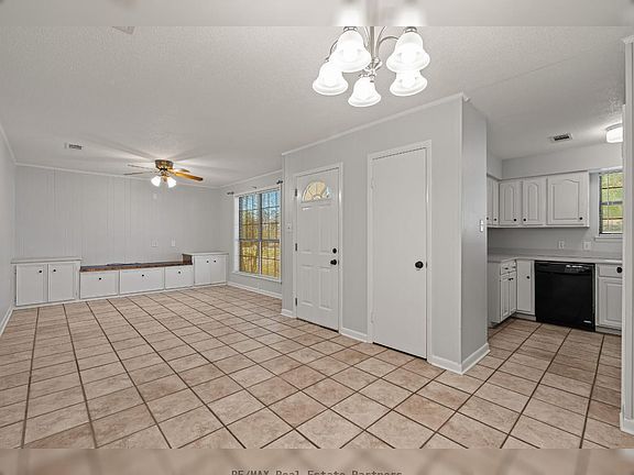 4th image of 307 N 40th Ave