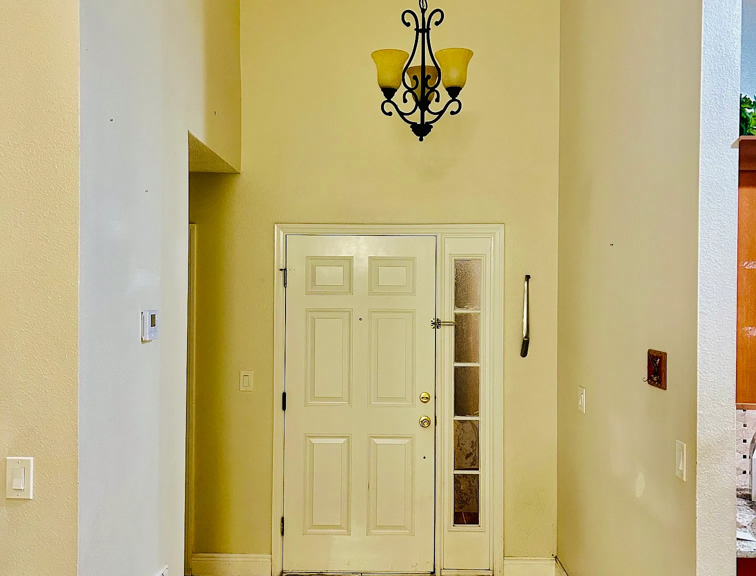 4 bed, 2.5 bath, 2270 sqft, $2,400 — Photo 4