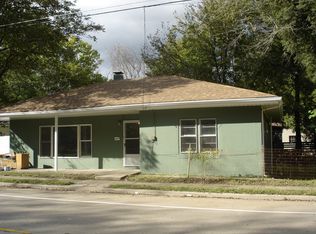 500 W Sycamore St, Carbondale, IL 62901