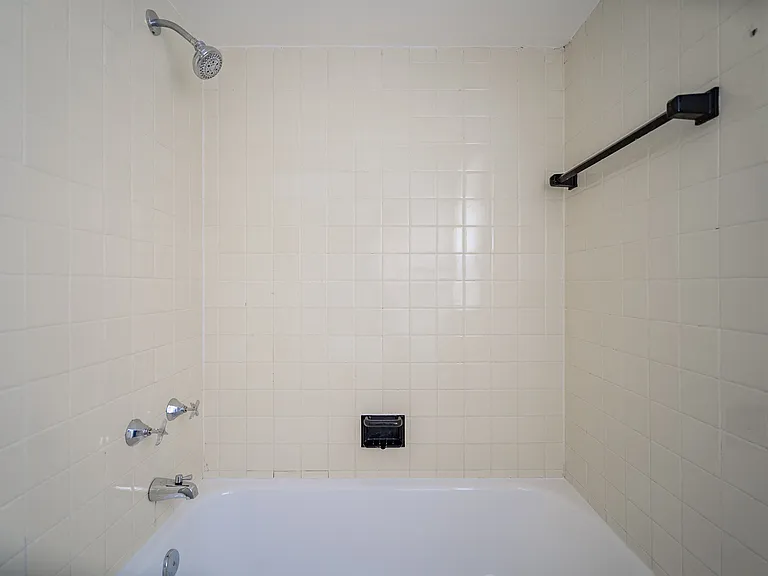 Bathroom 7347-G